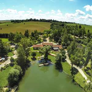 cedric, un camping avec piscine à Fleury-les-Aubrais