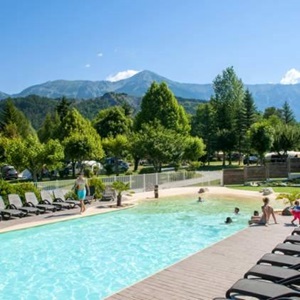 Les Prairies , un camping avec piscine à Saint-Laurent-du-Var