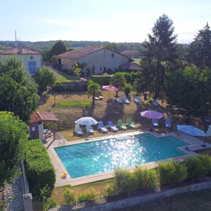 Chez Sarrazin Gites et Camping, un camping avec piscine à Tulle